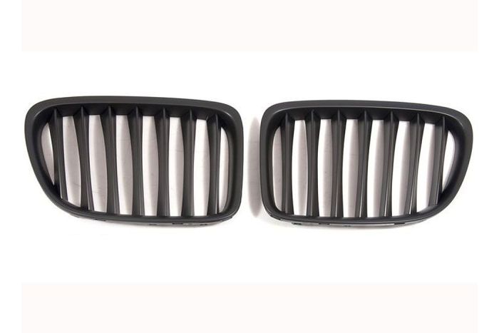 E84 X1 matte black grille set